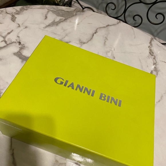 Gianni Bini Classic Rhinestone Nude Pump Wedding Day Cocktail Dress Heels - Picture 8 of 10